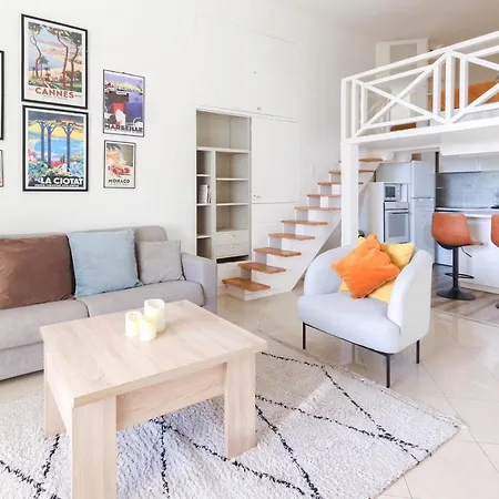 Beautiful Renovated With Ac And Terrace - Benakey Apartamento