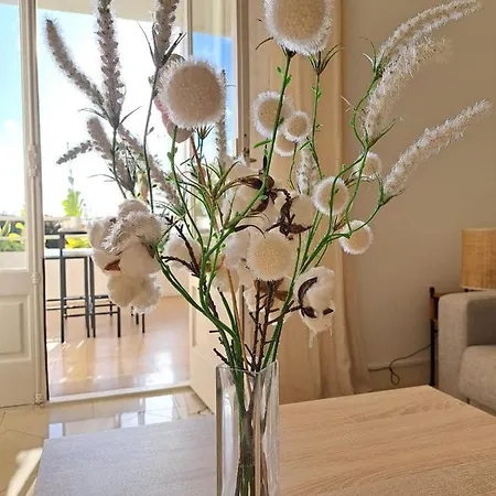 Beautiful Renovated With Ac And Terrace - Benakey Apartamento