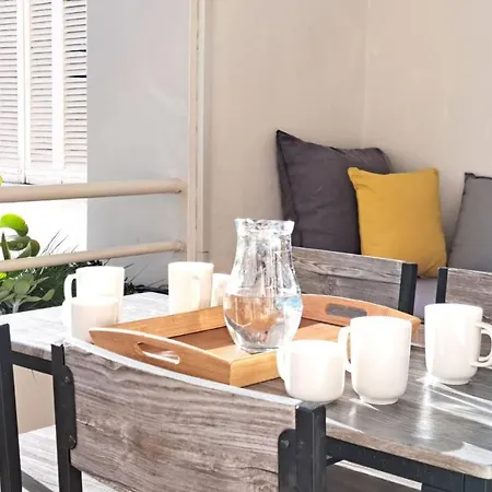 アパート Beautiful Renovated With Ac And Terrace - Benakey *