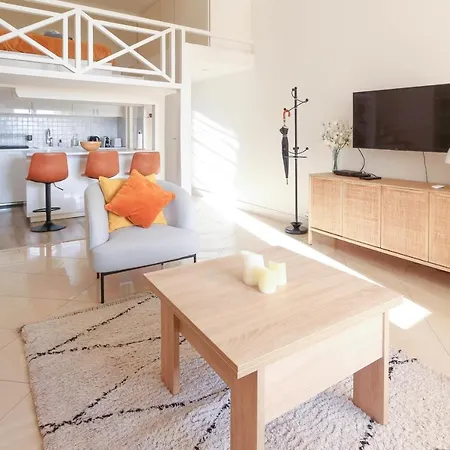 Beautiful Renovated With Ac And Terrace - Benakey *