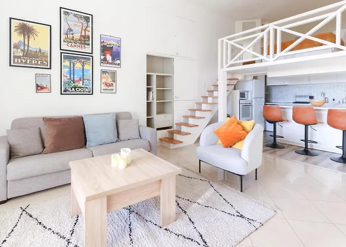 Beautiful Renovated With Ac And Terrace - Benakey Apartamento