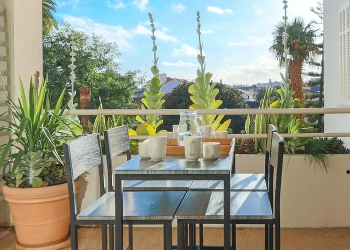 Beautiful Renovated With Ac And Terrace - Benakey Apartamento