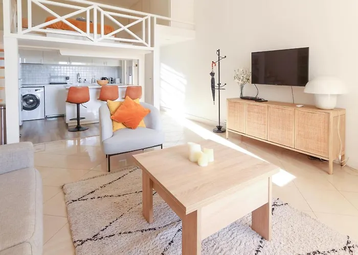 Beautiful Renovated With Ac And Terrace - Benakey *