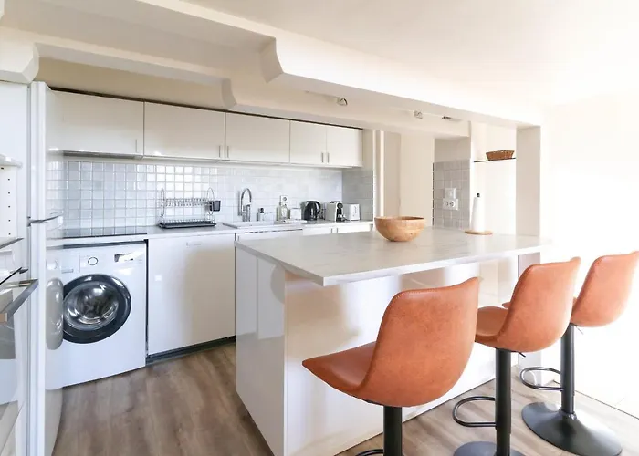 Beautiful Renovated With Ac And Terrace - Benakey Apartamento *