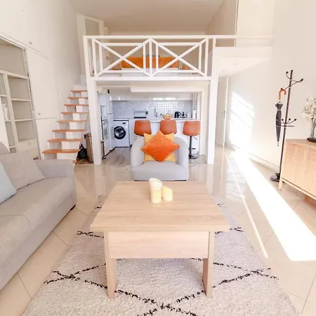 Beautiful Renovated With Ac And Terrace - Benakey * Канны