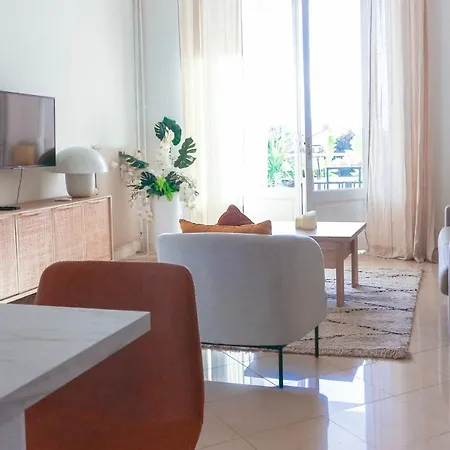 Beautiful Renovated With Ac And Terrace - Benakey